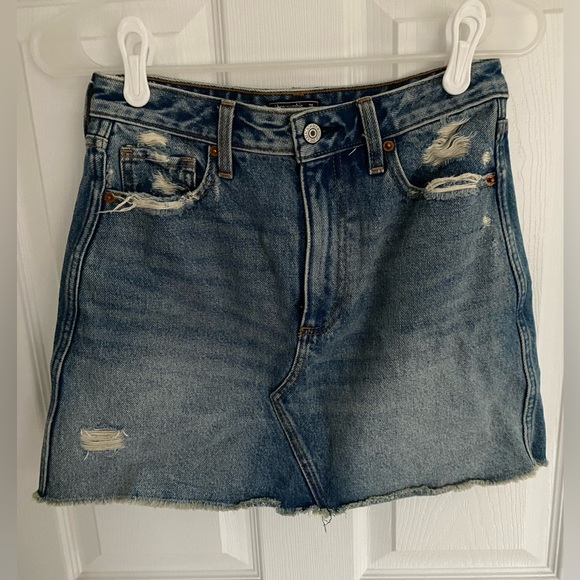 Abercrombie and Fitch Natural Rise Denim Skirt. Size 26 (2). - Picture 1 of 3